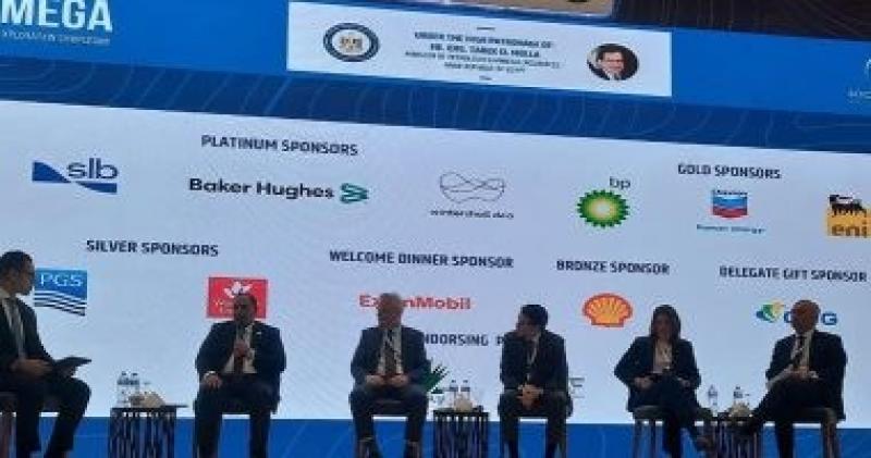 قطاع البترول يخطط لطرح مزايدتين عالميتين لعدد من المناطق العام الجارى