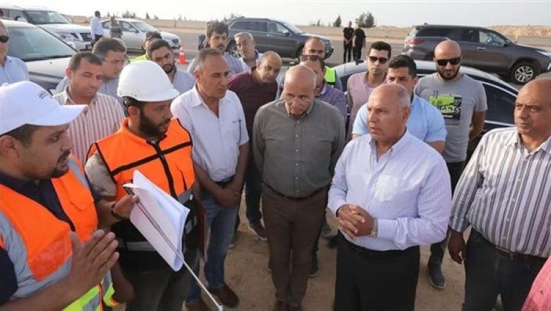 وزير النقل يتفقد مشروع تطوير وتوسعة طريق وادي النطرون العلمين