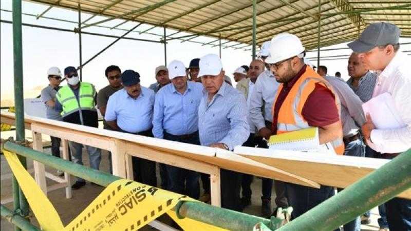 وزير النقل يتفقد مواقع العمل بمشروع الخط الأول لشبكة القطار الكهربائى السريع