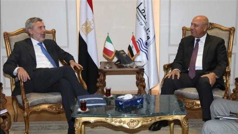 «الوزير» يبحث تسيير خط رورو لنقل المحاصيل سريعة التلف بين مصر وإيطاليا