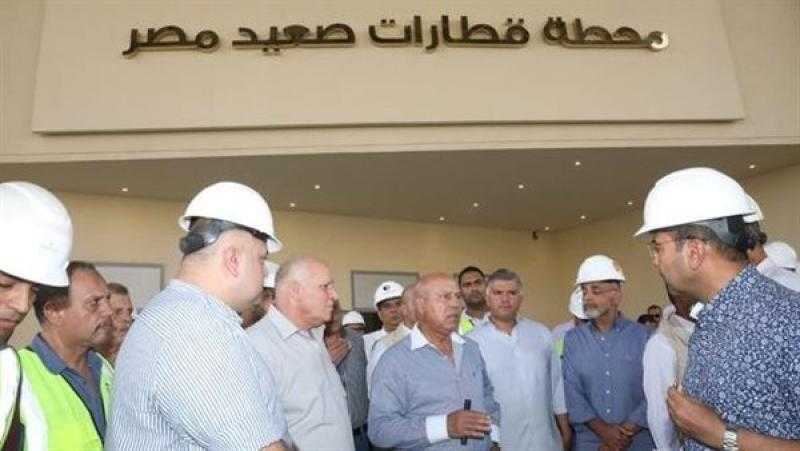 وزير النقل يتابع جاهزية محطة قطارات صعيد مصر للافتتاح الرئاسي