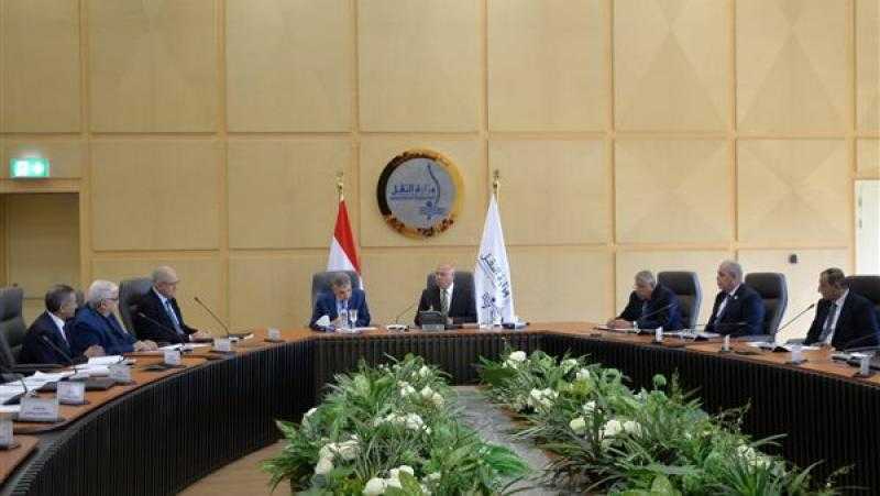 وزير النقل يبحث سبل توطين صناعة بناء وإصلاح السفن في مصر
