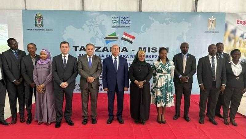 «الوزير» يبحث تعزيز التعاون بين مصر وتنزانيا بمجالي النقل البحري والمناطق اللوجيستية