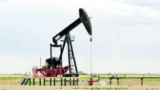 النفط يسجل مكاسب أسبوعية وسط مؤشرات على تحسن الطلب