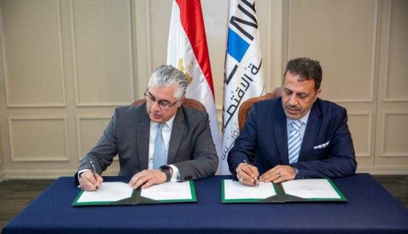 اقتصادية قناة السويس توقع عقد مشروع جديد لمعدات تربية وإنتاج الدواجن باستثمارات 3.3 مليون دولار