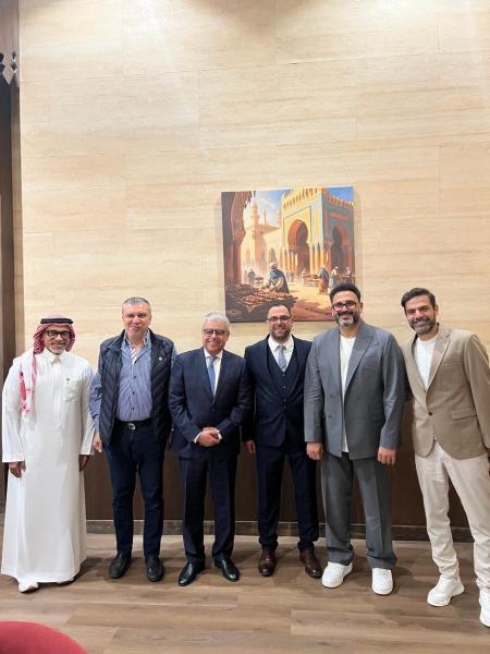 بالصور سفير مصر في السعوديه وحرمه و الوزير المفوض ضياء حماد في عرض مسرحيه ”الف تيته وتيته”