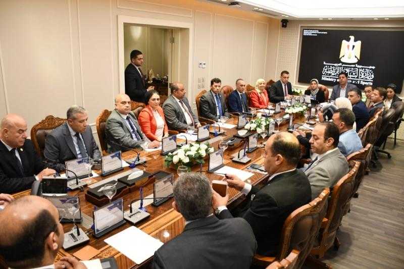وزير الشباب والرياضة يجتمع بقيادات الوزارة لمناقشة خطة العمل خلال الفترة المقبلة والاستعدادات لعيد الأضحى داخل المنشآت