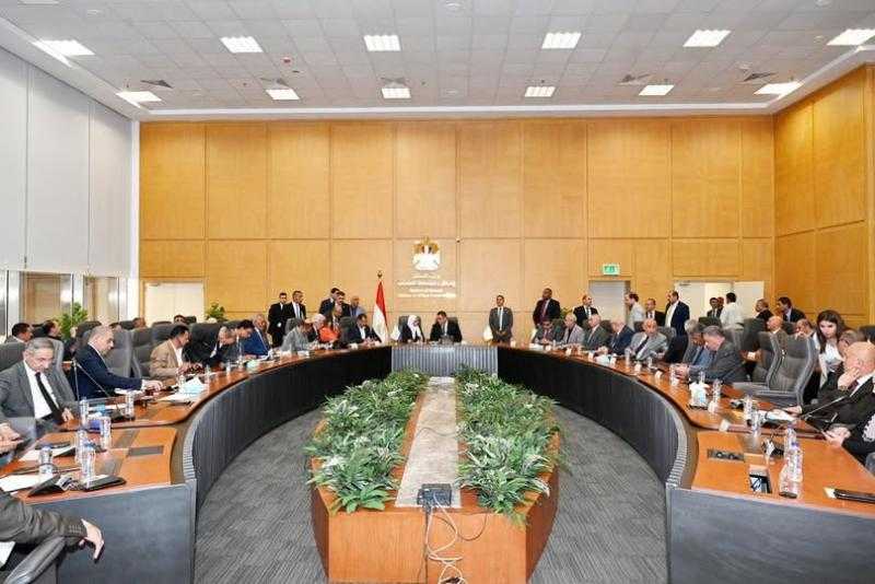 وزير الإسكان يعقد اجتماعه الدوري مع عدد من أعضاء مجلسي ”النواب والشيوخ”