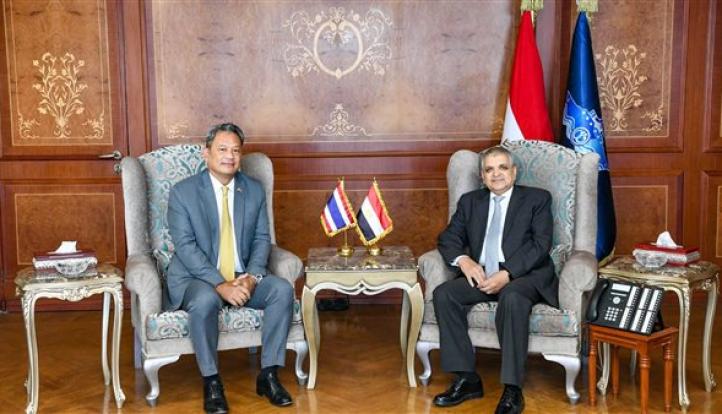 رئيس قناة السويس يبحث مع سفير تايلاند التعاون في مجال الخدمات البحرية