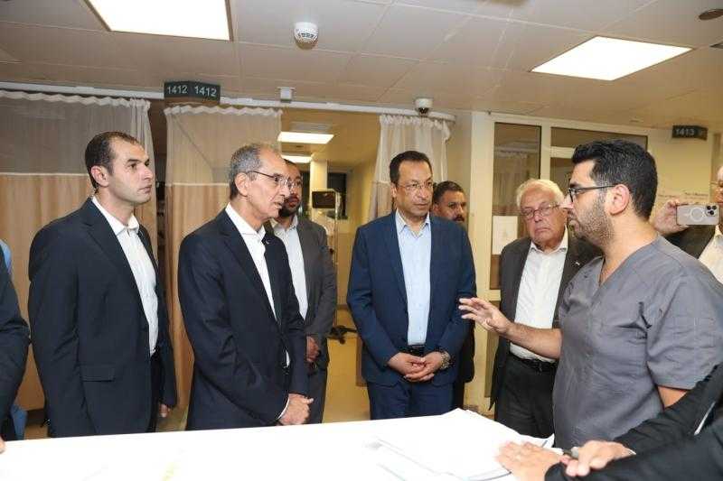 وزير الاتصالات يتفقد مبنى سنترال رمسيس ويتابع جهود استعادة خدمات الاتصالات المتأثرة بالحريق