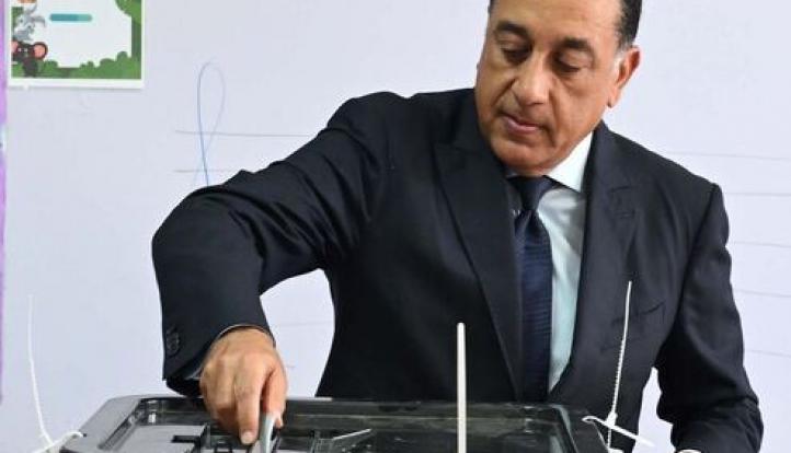 بلجنته الانتخابية في الشيخ زايد:  رئيس الوزراء يُدلي بصوته في انتخابات مجلس الشيوخ 2025