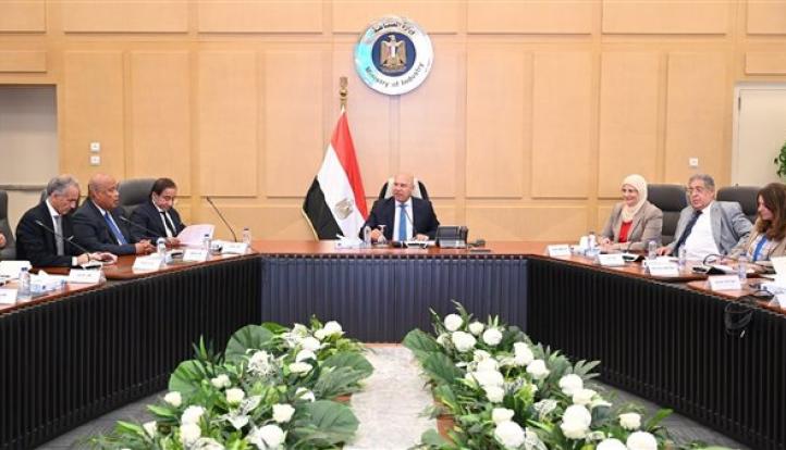 «الوزير»: صياغة استراتيجية متكاملة لتوطين صناعة صاج السيارات في مصر