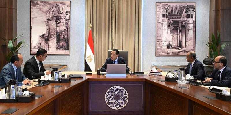 رئيس الوزراء يُتابع خطة التوسع في إقامة محطات تحلية مياه البحر