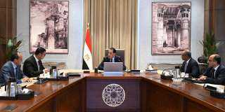 رئيس الوزراء يُتابع خطة التوسع في إقامة محطات تحلية مياه البحر
