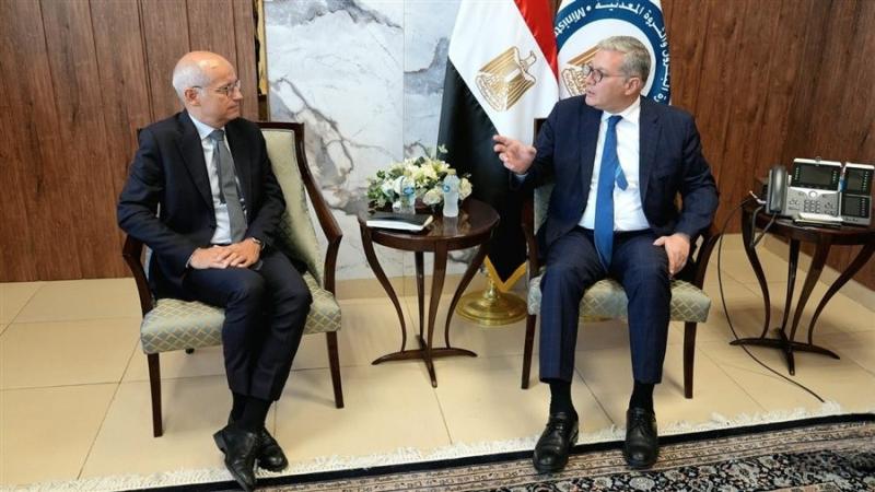 وزير البترول يبحث مع توتال إنرجيز الفرنسية التعاون في تنمية موارد الغاز