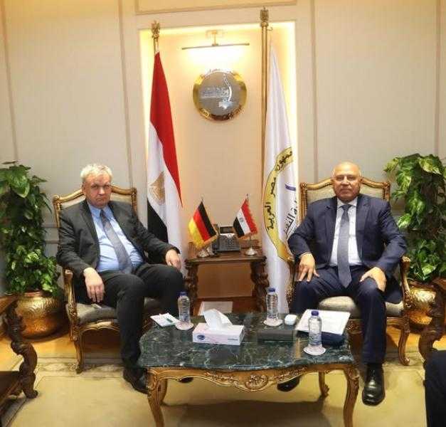 وزير الصناعة والنقل يبحث مع سفير ألمانيا بالقاهرة سبل تعزيز التعاون المشترك في مجالي الصناعة والنقل