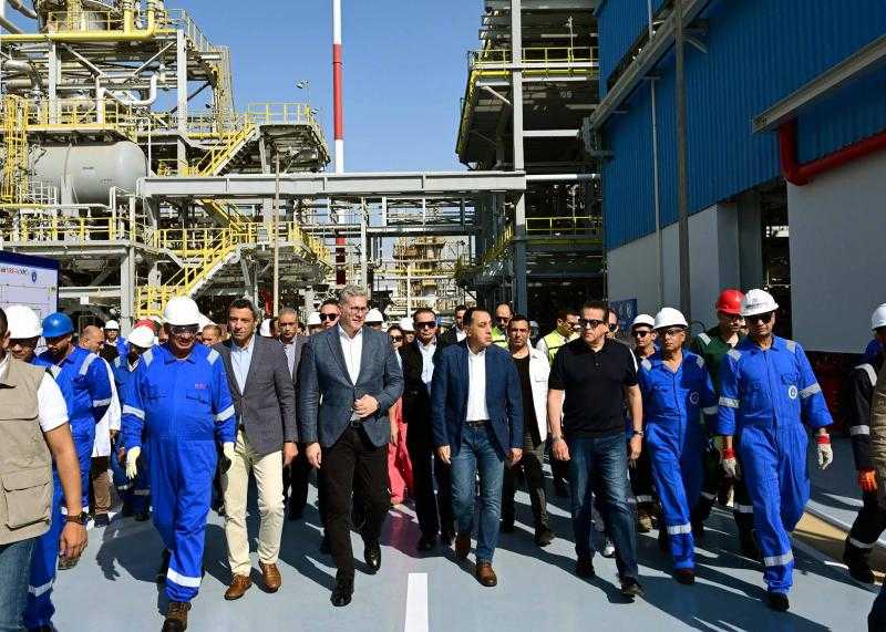 رئيس الوزراء يفتتح مشروع استرجاع الغازات بشركة ”النصر للبترول”