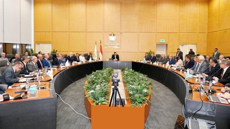 وزير الإسكان يتابع مشروعات المياه والصرف الصحي بالفيوم والمنيا ضمن «حياة كريمة»