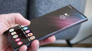 عشرات الآلاف  من المستهلكين يناشدون رئيس  الوزراء مراجعة قرار الرسوم على الهواتف المعفاة