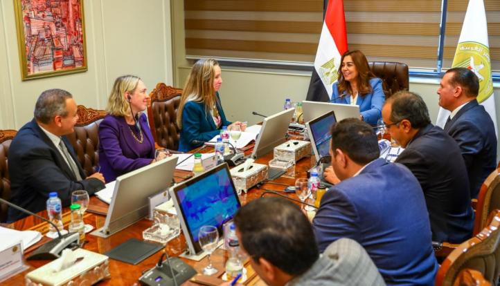 وزيرة التنمية المحلية تستعرض مع وفد من البنك الدولي نتائج وإنجازات المرحلة الأولى من برنامج التنمية المحلية بصعيد مصر ورؤية المرحلة القادمة