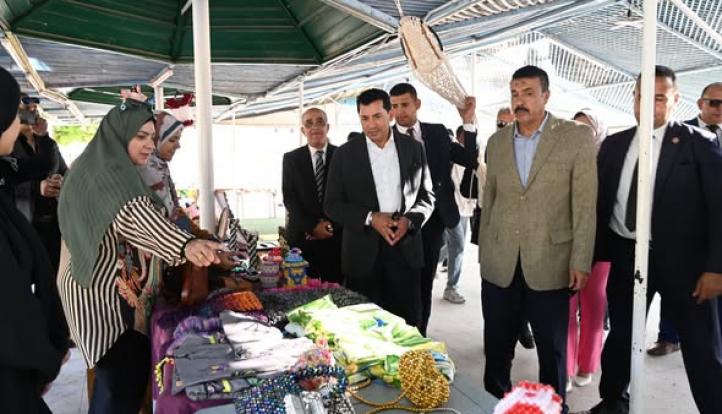 وزير الشباب والرياضة يتفقد فعاليات الاتحاد العام لمراكز شباب مصر بمركز شباب الشيخ زايد في الإسماعيلية