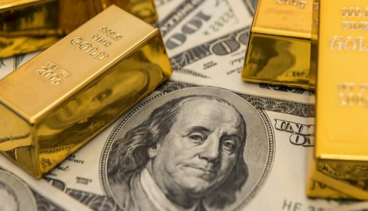الذهب يواصل الهبوط مع ارتفاع الدولار وتراجع توقعات خفض الفيدرالي الأمريكي للفائدة