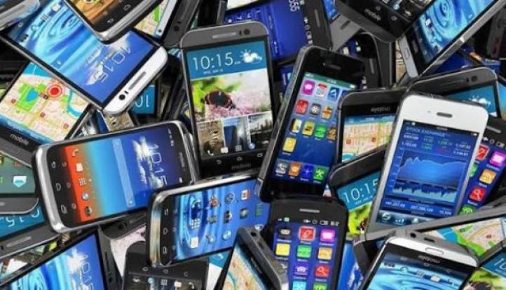 جدل واسع بعد فرض رسوم جمركية بأثر رجعي على الهواتف المعفاة… ودعاوى قضائية تطالب بوقف القرار