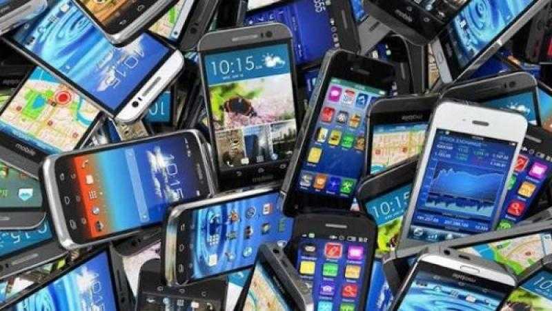 جدل واسع بعد فرض رسوم جمركية بأثر رجعي على الهواتف المعفاة… ودعاوى قضائية تطالب بوقف القرار