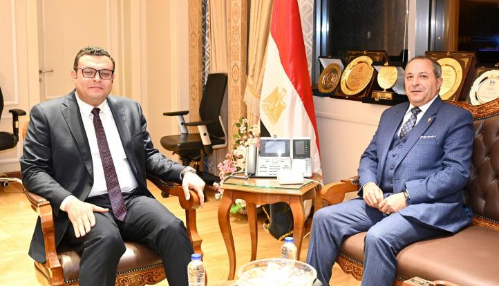 وزير الإسكان يستقبل محافظ بورسعيد لبحث استعدادت المحافظة للتعامل مع موسم الأمطار