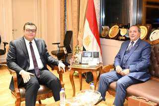 وزير الإسكان يستقبل محافظ بورسعيد لبحث استعدادت المحافظة للتعامل مع موسم الأمطار