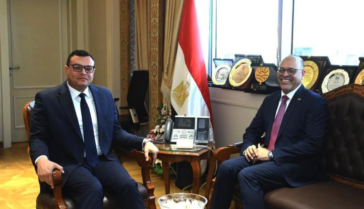 وزير الإسكان والعمل يبحثان تعزيز التعاون في عدد من الملفات المشتركة