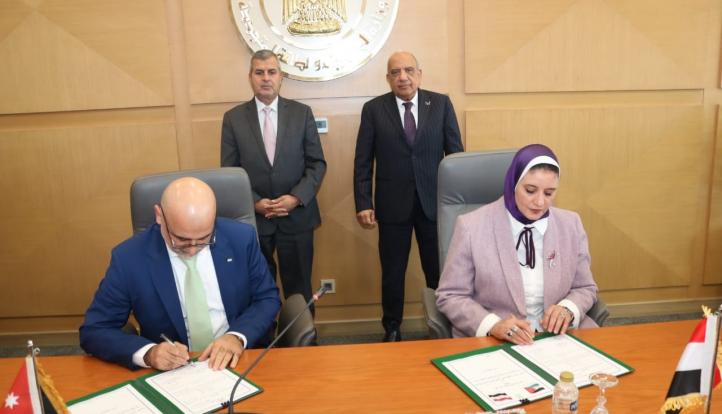 وزير الكهرباء ونظيره الأردني يشهدان مراسم توقيع عقد تبادل الطاقة لعام 2026