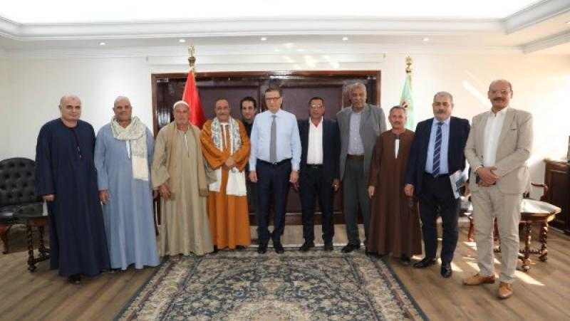 وزير الزراعة يستقبل وفداً من مزارعي الإصلاح الزراعي بالبحيرة وأسوان ويبحث حلولاً لرفع الأعباء عن كاهلهم