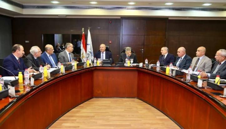 وزير الصناعة والنقل يرأس اجتماع الجمعية العامة العادية وغير العادية لشركة مواني مصر البحرية