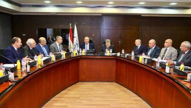 وزير الصناعة والنقل يرأس اجتماع الجمعية العامة العادية وغير العادية لشركة مواني مصر البحرية