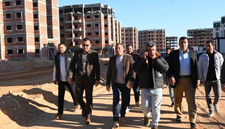 جولة ميدانية لمسؤولي «المجتمعات العمرانية» لمتابعة مشروعات حدائق العاشر والعبور الجديدة