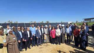 محافظ البنك المركزي ووزير الزراعة يفتتحان نموذج زراعة قصب السكر بالشتل والطاقة الشمسية في أسوان