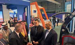 وزير الإسكان يتفقد أجنحة معرض «إيفات السعودية 2026» بالرياض لبحث توطين التكنولوجيا وجذب الاستثمارات العالمية