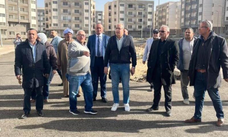 مسئولو الإسكان يتفقدون مشروع «درة العبور» وأراضٍ خدمية بالعاشر من رمضان