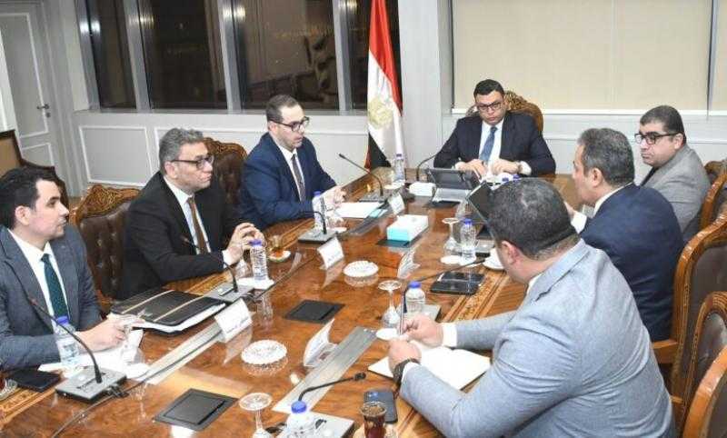 وزير الإسكان يتابع مستجدات عمل الهيئة العامة للتنمية السياحية ويشدّد على تعزيز الاستثمار في القطاع