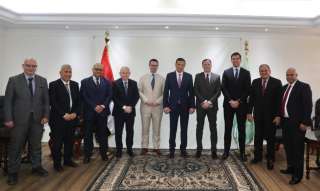 وزير الزراعة يبحث مع “باير” العالمية آفاق التعاون في البحوث التطبيقية وحماية المحاصيل