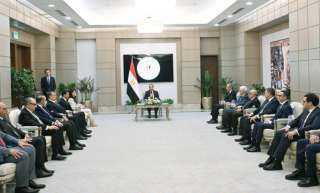 رئيس الوزراء يكرم الوزراء السابقين.. ويؤكد على استكمال مسيرة الإنجازات في الحكومة الجديدة