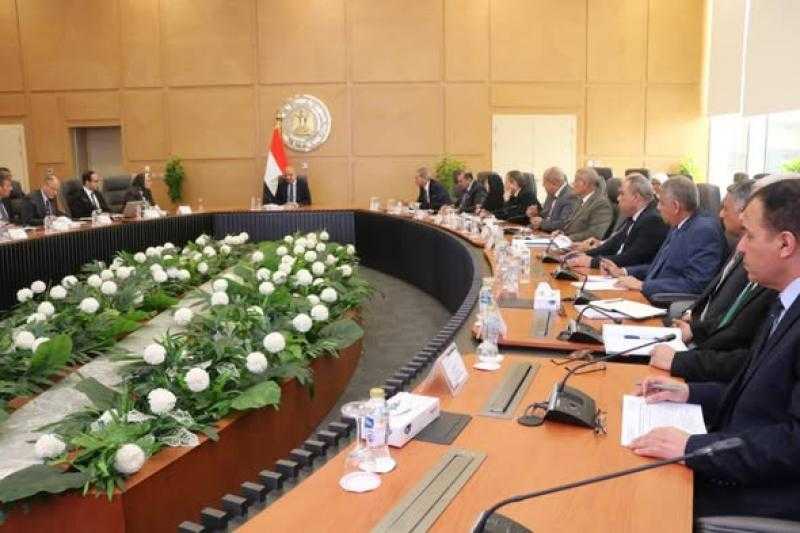 وزير الكهرباء يجتمع برؤساء شركات التوزيع لضمان استقرار التيار الكهربائي خلال شهر رمضان