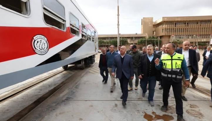 وزير النقل يتفقد ورش كوم أبو راضي ويؤكد على تطوير السكك الحديدية