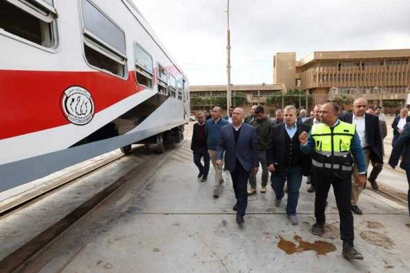 وزير النقل يتفقد ورش كوم أبو راضي ويؤكد على تطوير السكك الحديدية