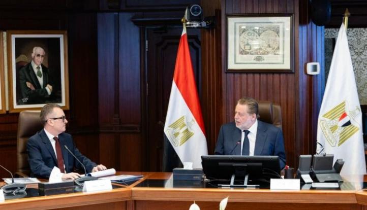 محافظ البنك المركزي المصري يبحث مع وزير التخطيط والتنمية الاقتصادية أوجه التعاون المشترك