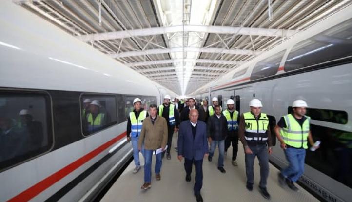 وزير النقل يتفقد ورشة القطار الكهربائي السريع بحدائق أكتوبر