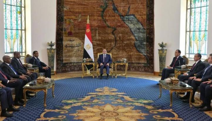 السيسي يستقبل رئيس وزراء السودان ويؤكد عمق العلاقات الاستراتيجية بين البلدين