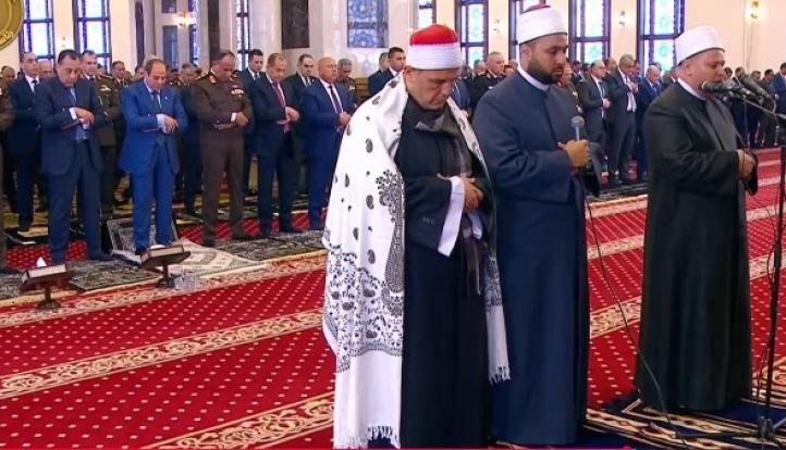 الرئيس السيسي يؤدي صلاة الجمعة بمسجد المشير طنطاوي في ذكرى انتصار العاشر من رمضان