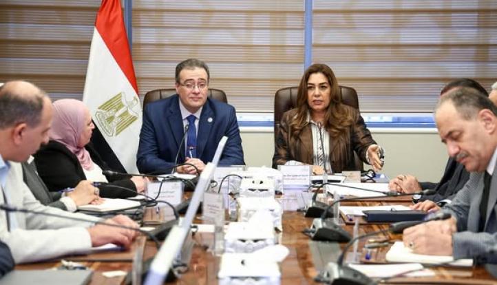 وزيرة التنمية المحلية والبيئة تبحث مع رئيس الجهاز المركزي للتنظيم والإدارة تعديلات الهياكل التنظيمية بالوزارة